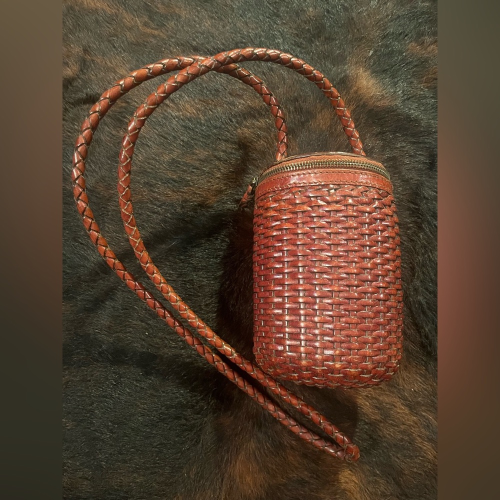 Vintage Woven Leather bucket Crossbody Bag cognac caramel boho new wave toffee